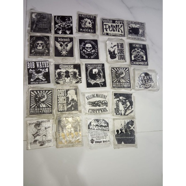 

Obral habis 23 lembar stiker metal,punk,unik Rp13.000 semua