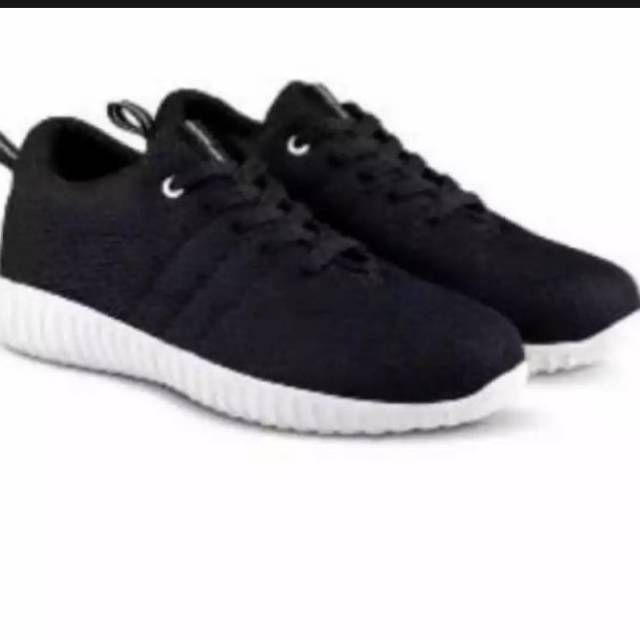 Sepatu Sneakers Kets Pria Polos Santai