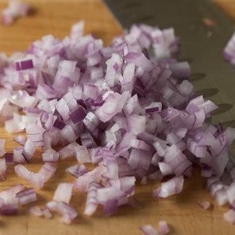 

Bawang merah cincang mentah 250gr