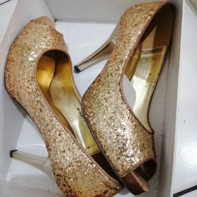 Sepatu preloved amante diamante