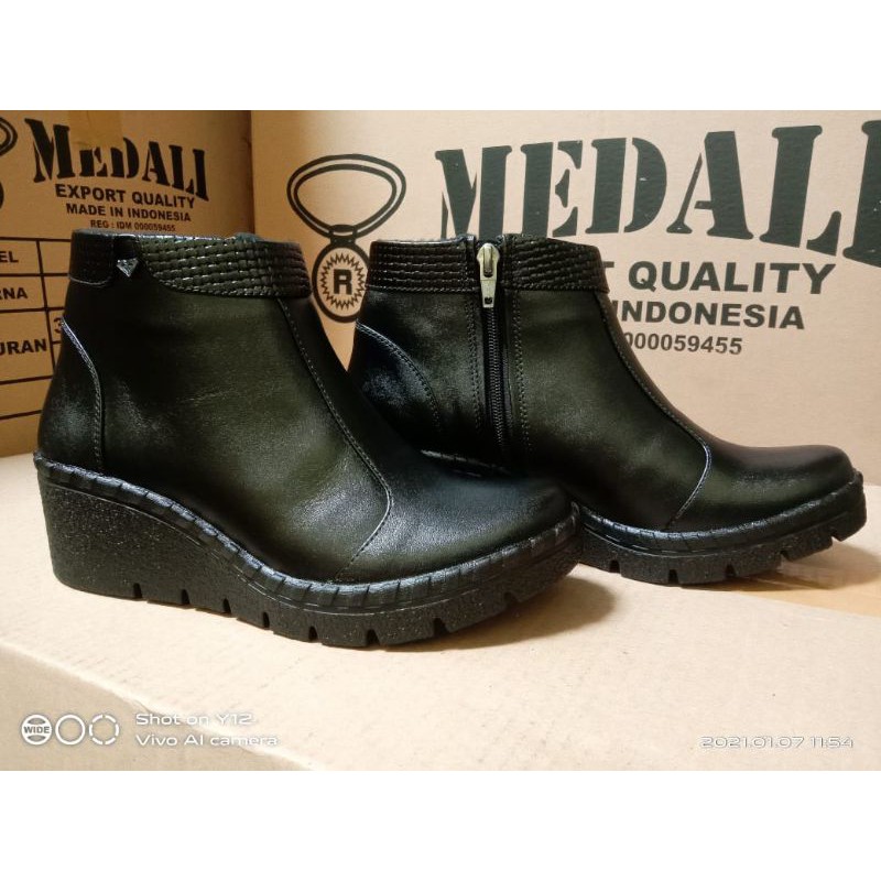 SEPATU KULIT WANITA SEPATU WEDGES  SEPATU KULIT  PDH WANITA BOOTS POLWAN SEPATU WEDGES REMAJA WEDGES MURAH SEPATU MEDALI