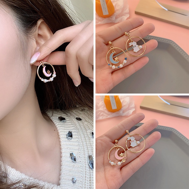 Anting Tusuk Asimetris Desain Bulan / Kelinci / Bunga / Kucing / Bintang Hias Berlian Untuk Wanita