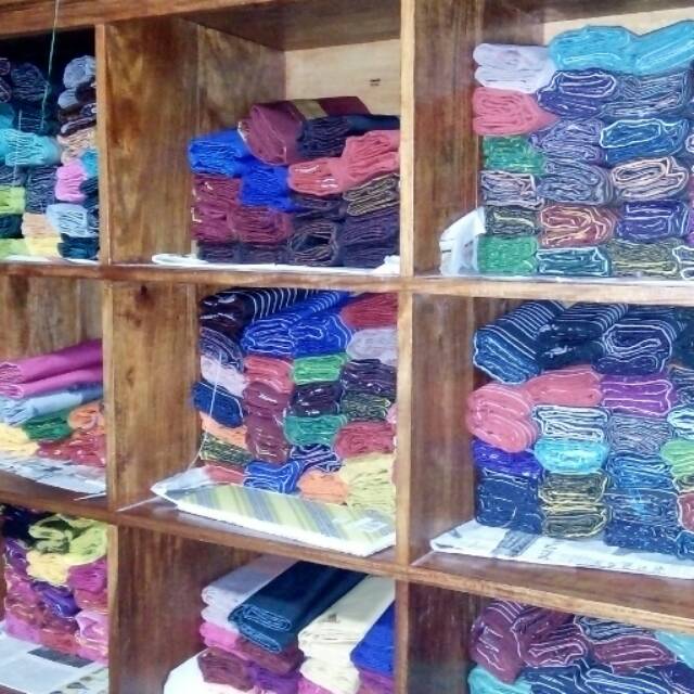 

Lipa' sa'be mandar khas sulawesi barat