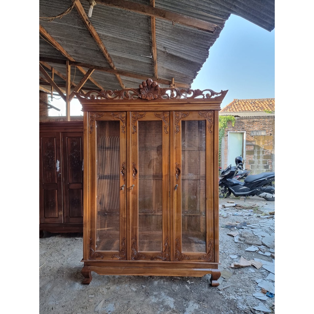 LEMARI GAMIS 3 PINTU KAYU