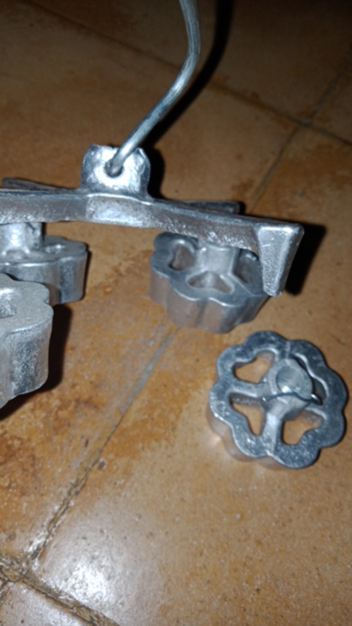 Cetakan Kue Matahari Kembang Goyang Kecil Cabang 4