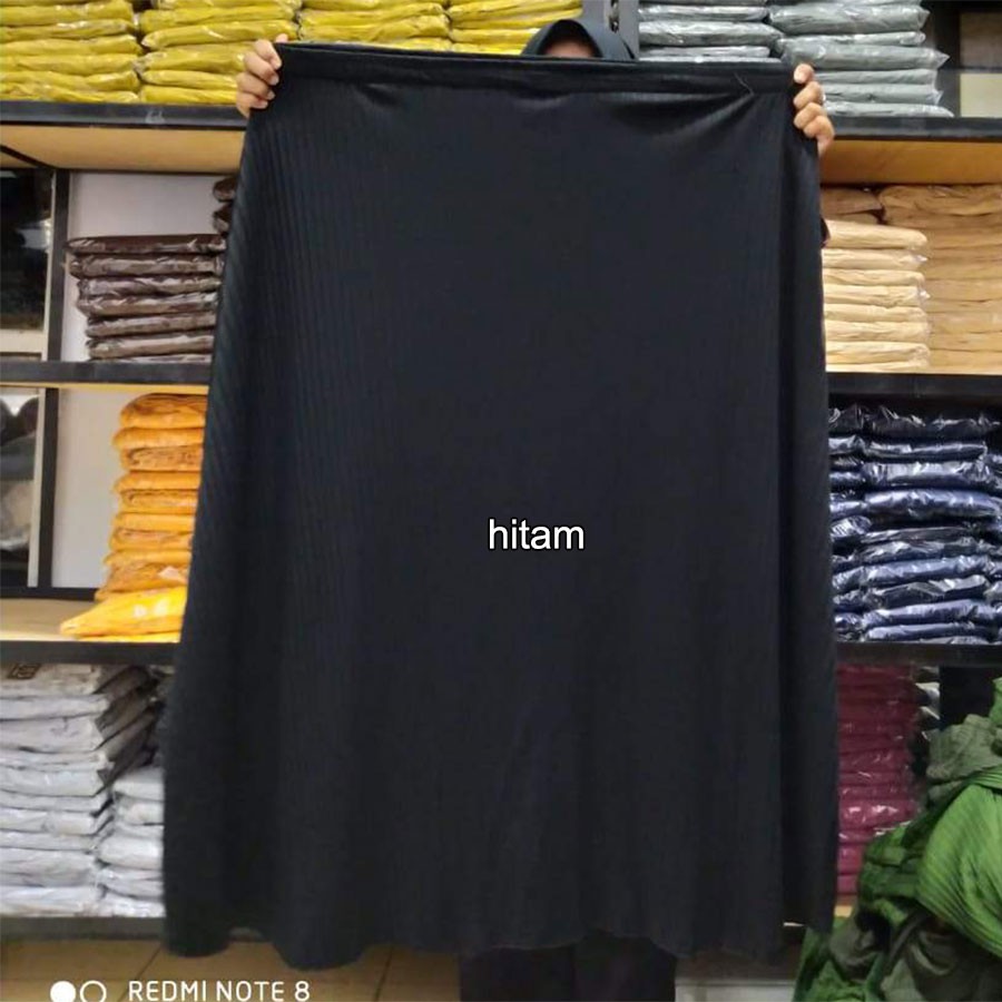 Rok plisket super jumbo polos untuk wanita gemuk