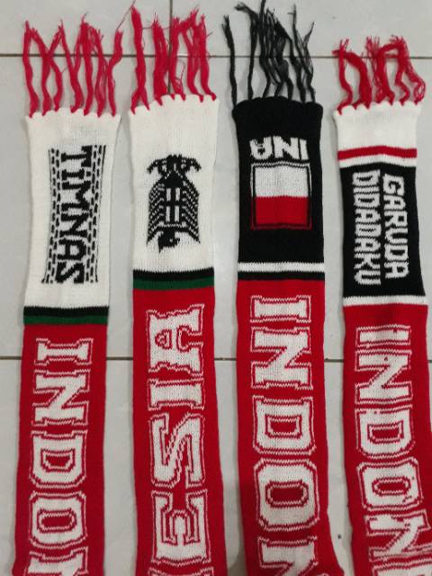 Syal rajut bola timnas  indonesia min order 10 pcs