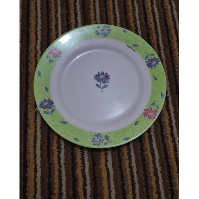 Piring Bunga Hijau