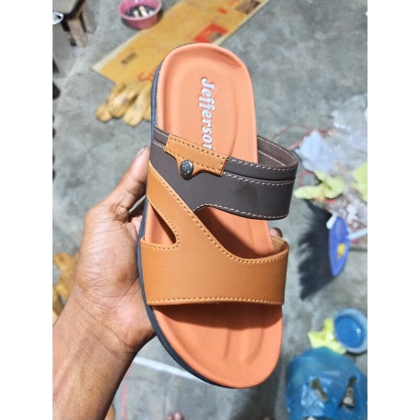 SANDAL COWOK KICKERS