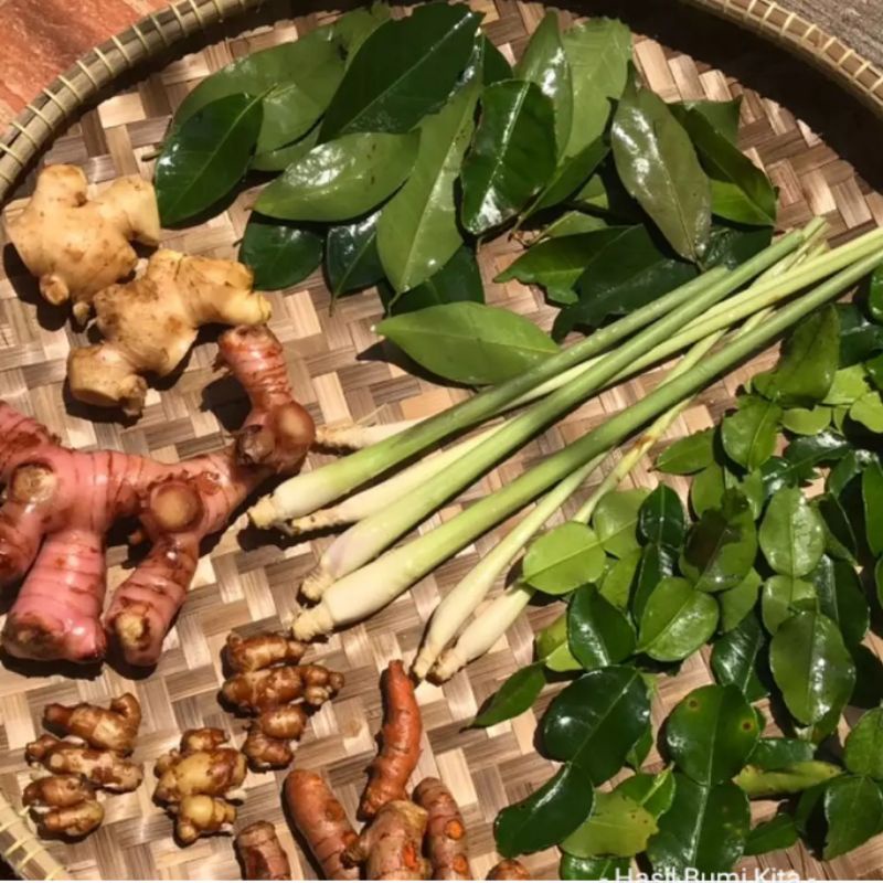 

Paket Bumbu Dapur Complit 300gram JaheKencur Daun Salam Daun JerukLengkuasKunyitSereh