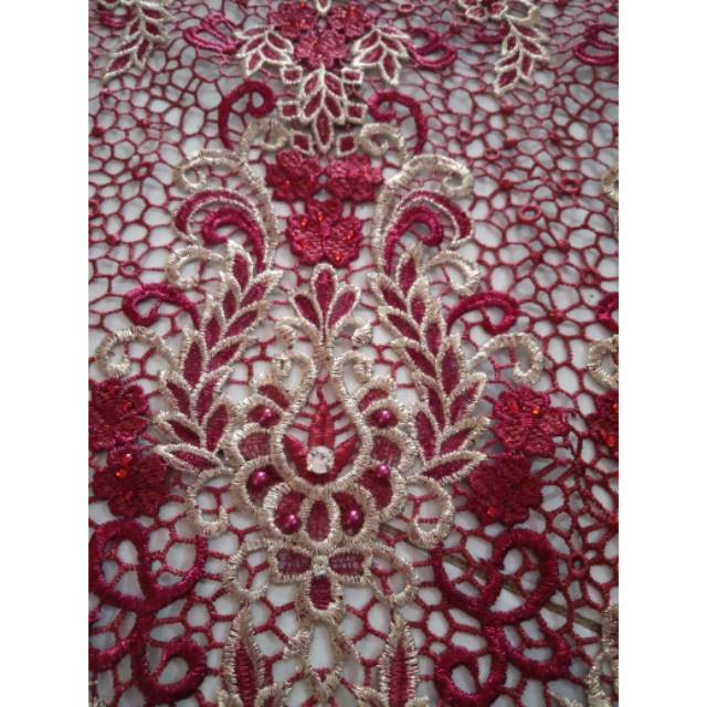 Kain Brokat Mewah Bordir Timbul Warna Maroon