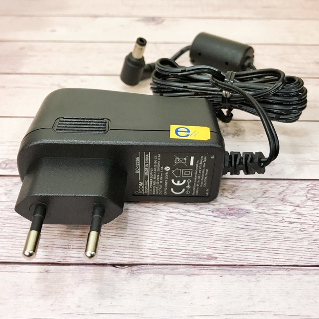 Charger desktop Ht icom v80 original , charger icom bc 193