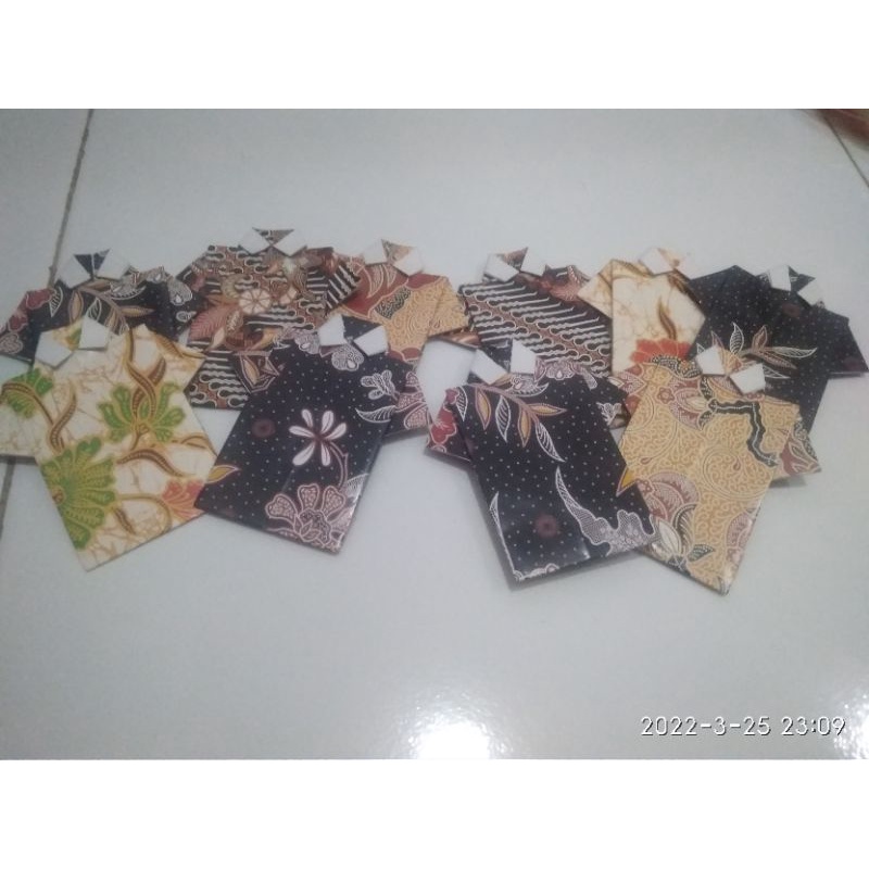 

Amplop lebaran model baju batik