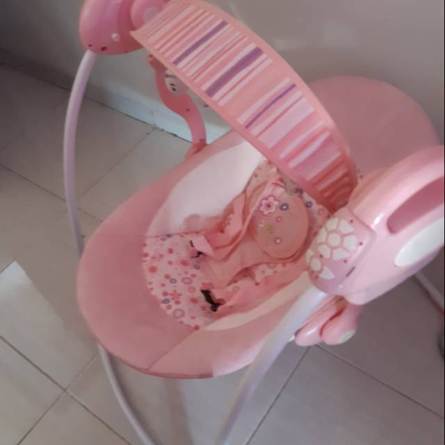 Ayunan Elektrik Babyelle swing