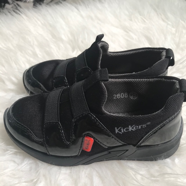 Sepatu kickers anak hitam