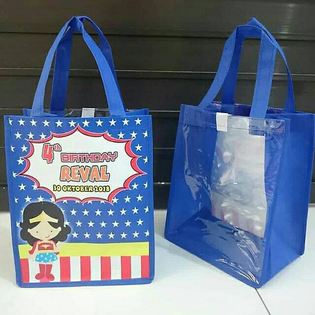 

TAS SOUVENIR BELAKANG MIKA VERTIKAL