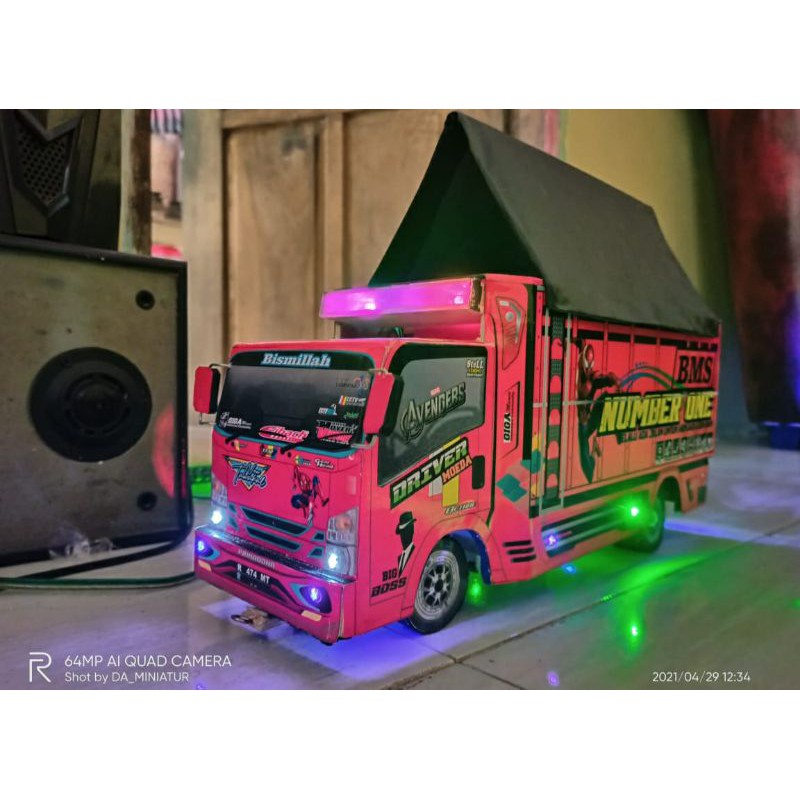 Miniatur truk bisa oleng varian lampu strobo dan terpal size 45cm