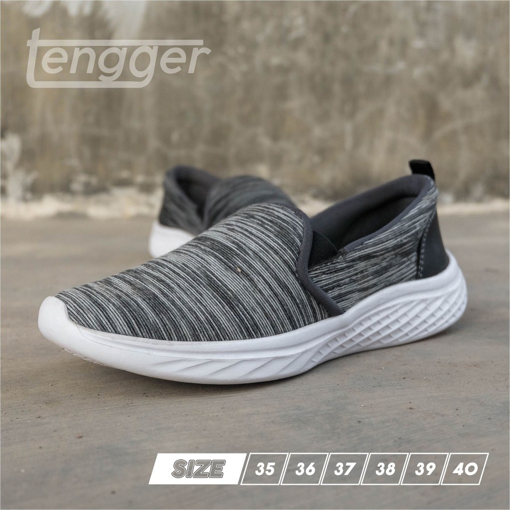 Andien Galerry Slip On Sepatu Wanita Slop Spatu Tanpa Tali Perempuan Sepatu Sekolah Cewek Terbaru Tengger BLO1 Sepatu Slip On Casual Pria Original Sepatu Sneakers Wanita Slip On All Black Slip On Pria Casual Sepatu Sneakers Kekinian 2022 Sepatu Sekolah