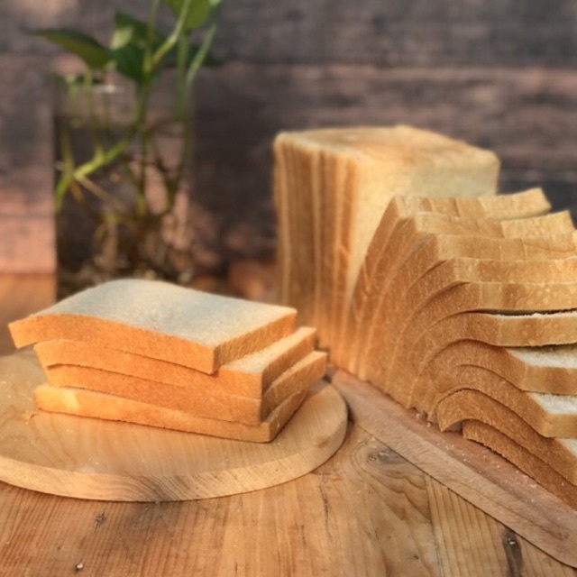 Roti Tawar Kulit | 26 x 12 x 8 cm
