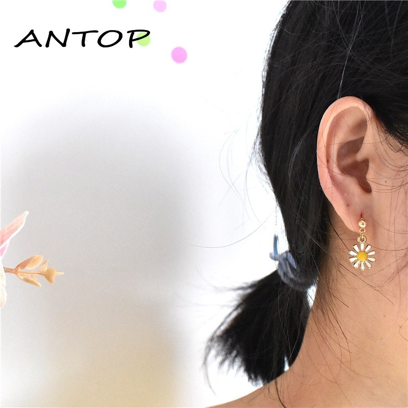 Korea Fashion Little Daisy Earrings Alloy Flower Stud Earrings Manis Wanita Perhiasan Aksesoris  ANTOP