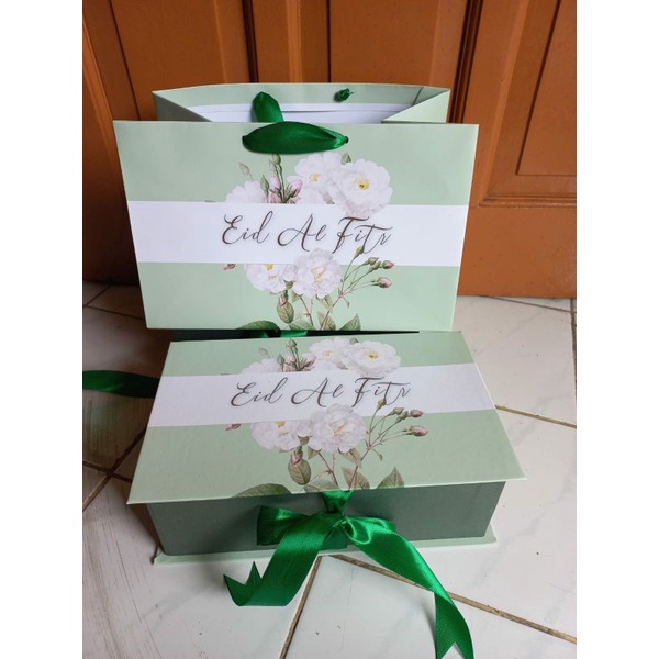 

box lebaran design white rose