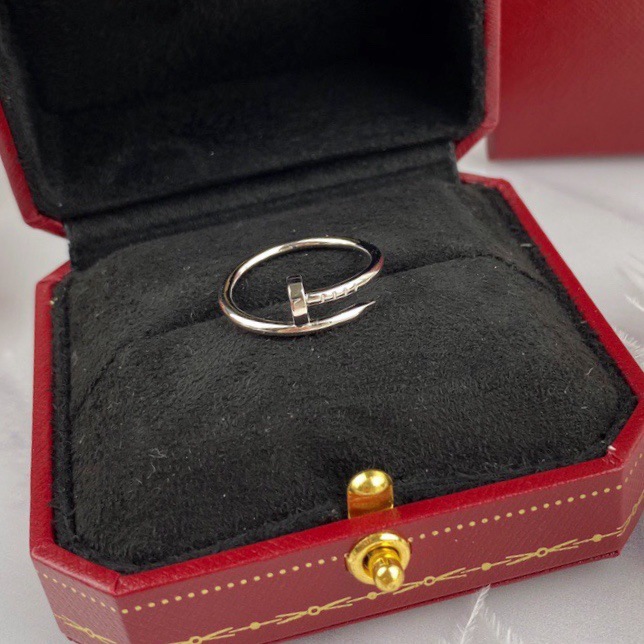 Cincin Model Twist Tipis Warna Silver / Gold Gaya Punk Untuk Wanita