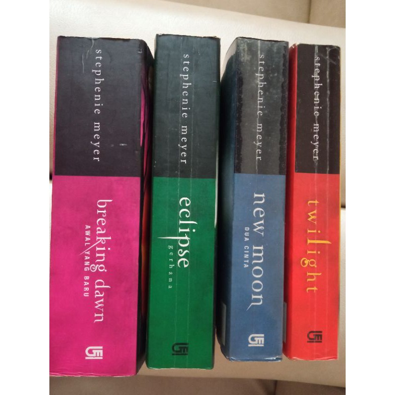 EPIC SALE  Novel Ori Twilight, New Moon, Eclipse, Breaking Dawn Lengkap  4 buku