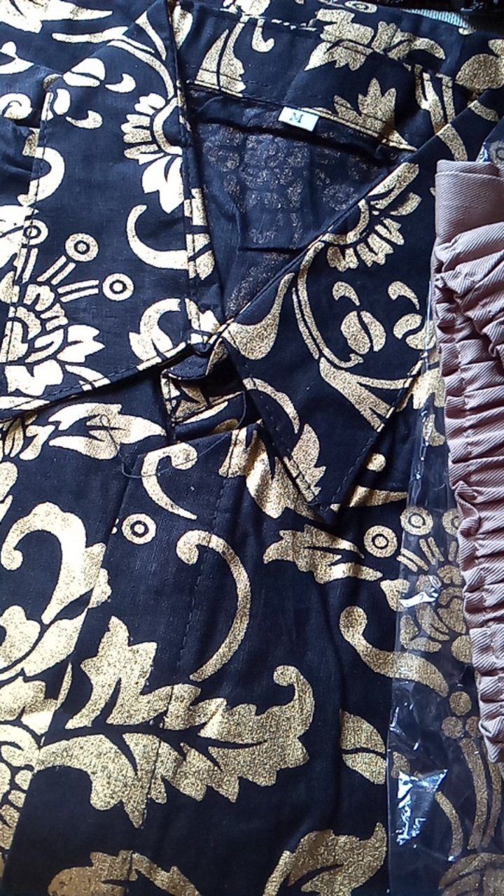 Kemeja Batik Arjuna Prada Emas Kembang Besar Lengan Panjang