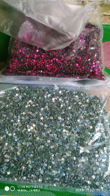 Motek Gosok 4mm Diamond Putih Pelangi