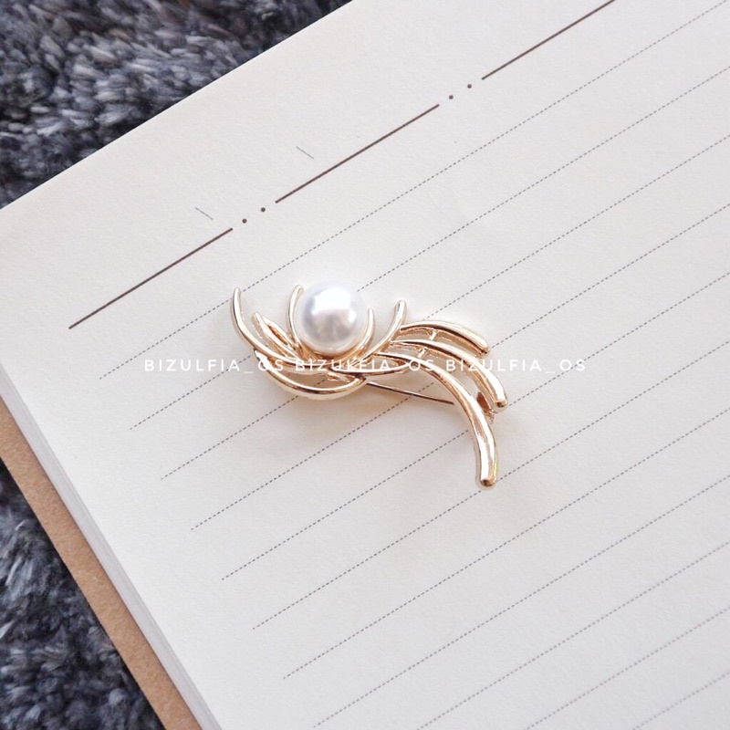 Brooch / bros cantik / bros jilbab / bros murah / bros murmer / bros love / bros geometri / Bros Mewah Bros Elegan Bros Hijab Bros Kebaya Bros Dada bros Tuspin Bros Pin Btrooch Korean Style Brooch AKsesories Jilbab Accessories BRS-B02 Bros Daily BZO-GOLD-EYELASHES