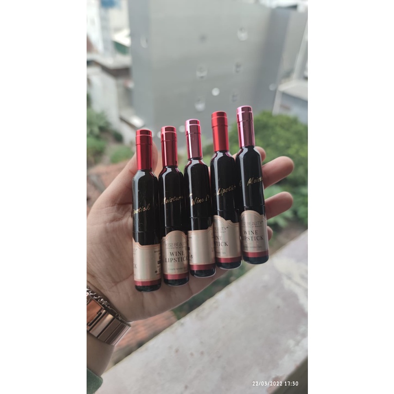 1 Pcs LIPSTICK MATTE wine Kiss Beauty Moisture