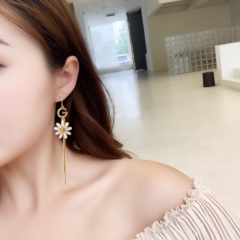 Korea huruf G Daisy rumbai baru trendi anggun online influencer kelopak anting-anting panjang Korea