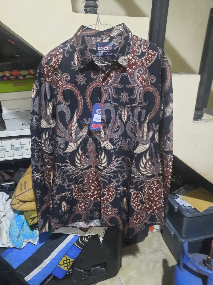 Kemeja Batik Pria Atasan Batik Modern Lengan Panjang Merah Maroon