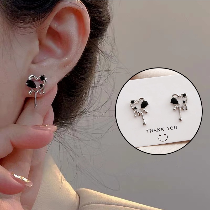 1 Pasang Anting Stud Bentuk Hati Bahan Alloy Gaya Korea Untuk Wanita