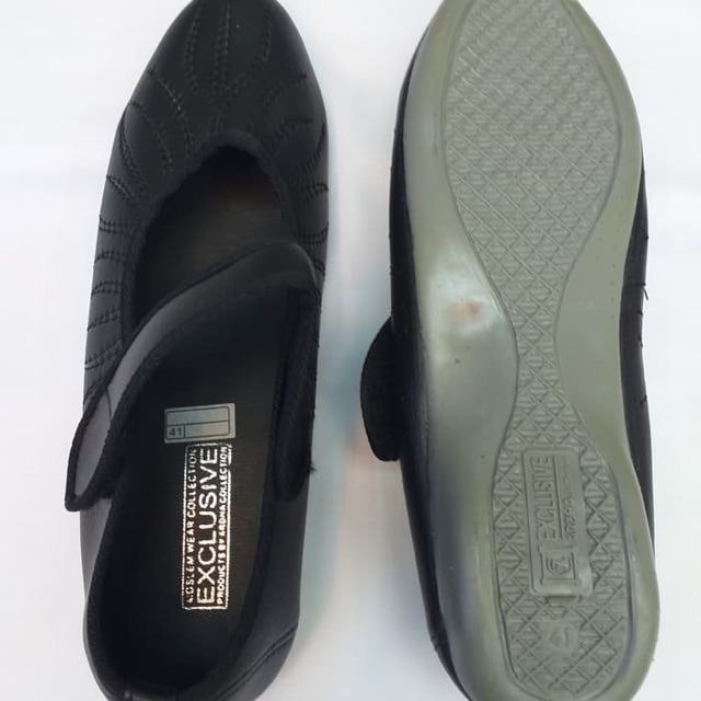 Sepatu haji umrah hitam cewek cantik