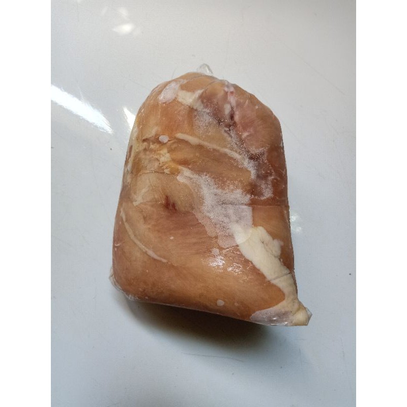

Daging dada ayam fillet forzen tanpa kulit dan tulang