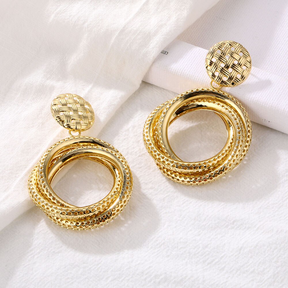 Anting Giwang Alloy Model Bulat Hollow Warna Gold Gaya Vintage Untuk Wanita