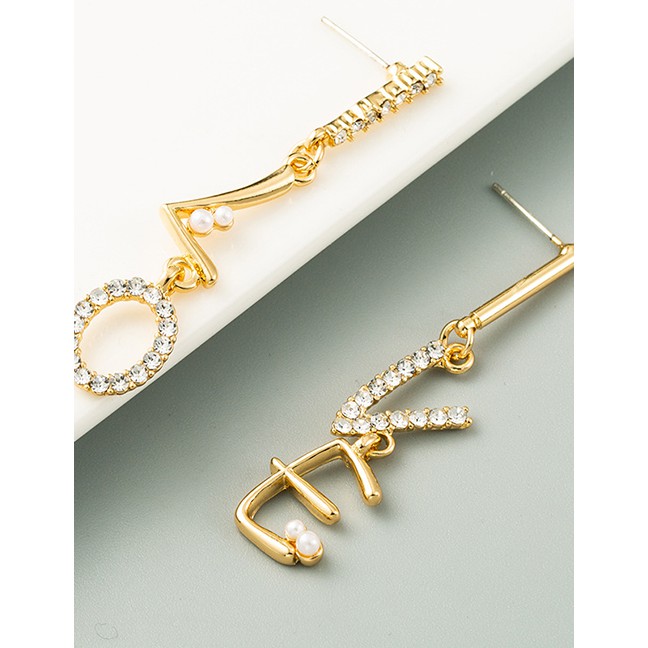 LRC Anting Tusuk Fashion Golden Letter Diamond Pearl Alloy Earrings K76025