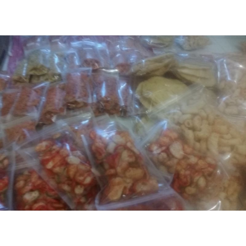 

Risja Snack" Aneka Cemilan Ringan dan Aneka Rasa Gurih,Pedas,Manis "Murah Meriah