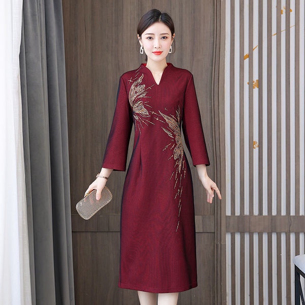 2021 summer new Chinese style improved cheongsam retro mother's printed lace stand collar slim dress