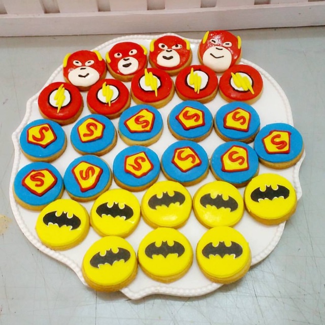 

Superheroes cookies theme