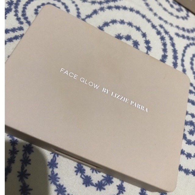 FACE GLOW BY LIZZIE PARRA (HIGHLIGHTER MIDDAY - MIDNIGHT)