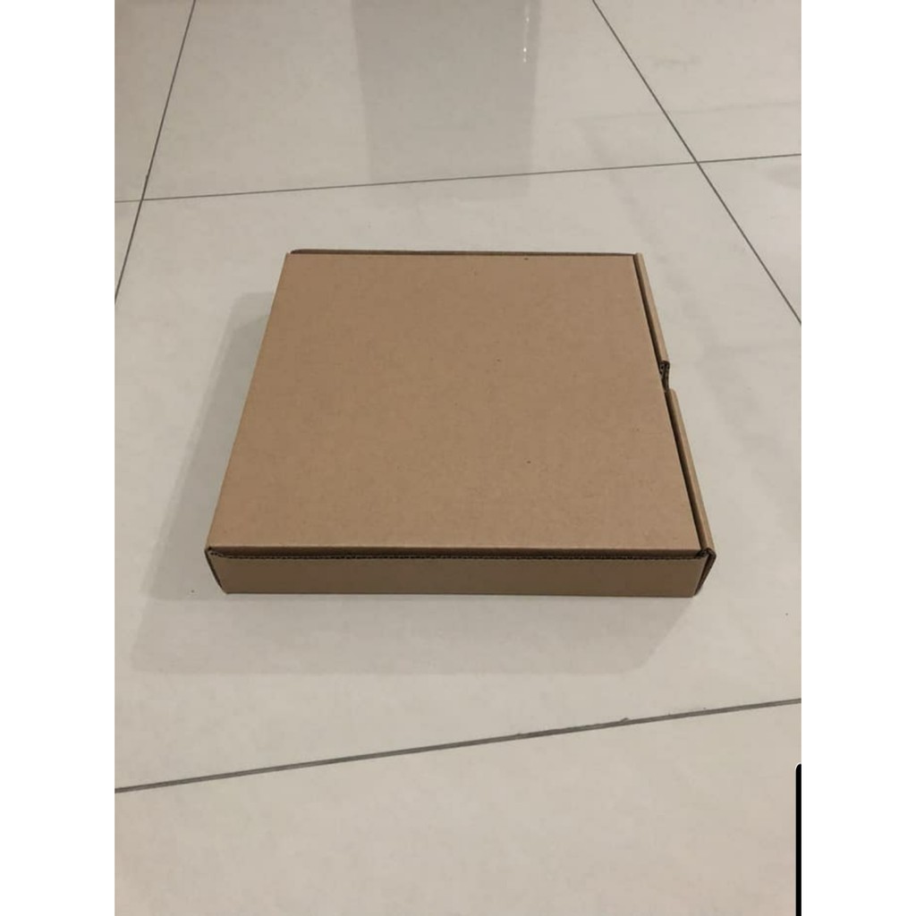 

Kardus / box Packaging pizza / kemeja / kaos 28x28x5 cm