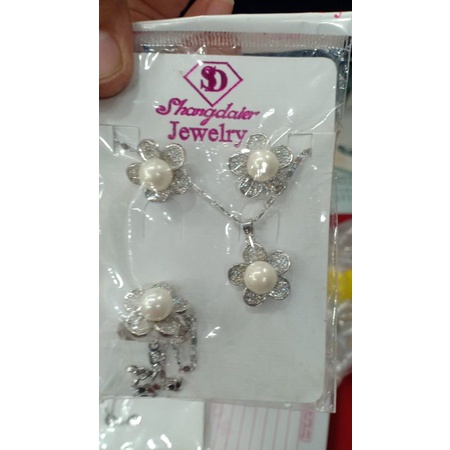 Set  mewah,cantik, 1set dapat kalung, gelang, cincin