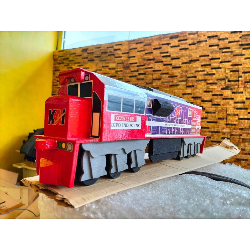 Jual Miniatur Lokomotif Cc205 Miniatur Kereta Api Kayu Shopee Indonesia