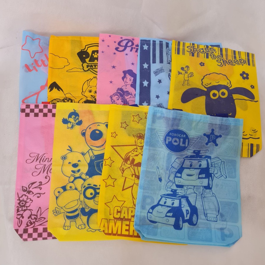 

Tas Ultah / GoodieBag / Tas Souvenir / Tas Kain / Spundbond