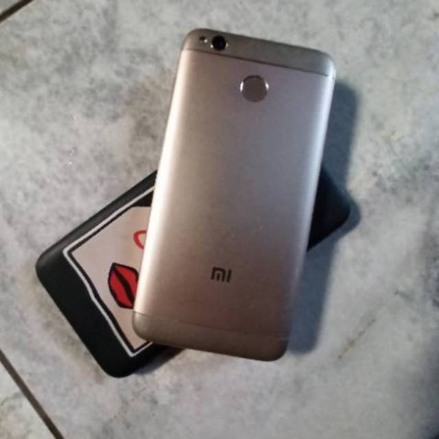 Xiaomi redmi 4x 3/32 (BEKAS/SECOND)
