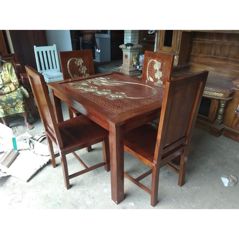 MEJA MAKAN KAYU JATI MOTIF 4 KURSI