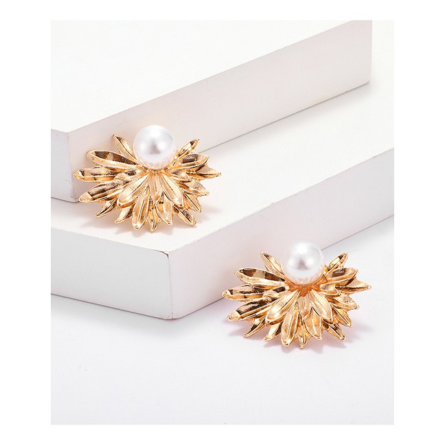 LRC Anting Tusuk Fashion Golden Pearl Flower Irregular Earrings D76520