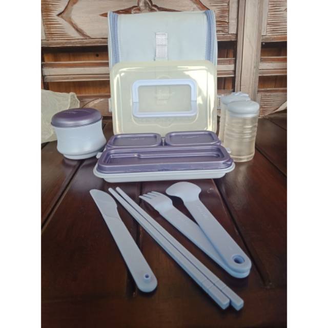 female lunch set tulipware